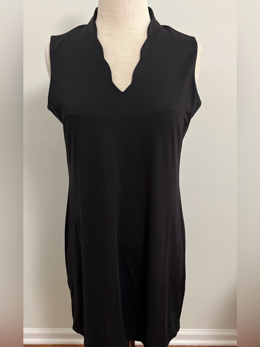 Lulu-B Scallop V-Neck Sleeveless Jersey Shift Dress